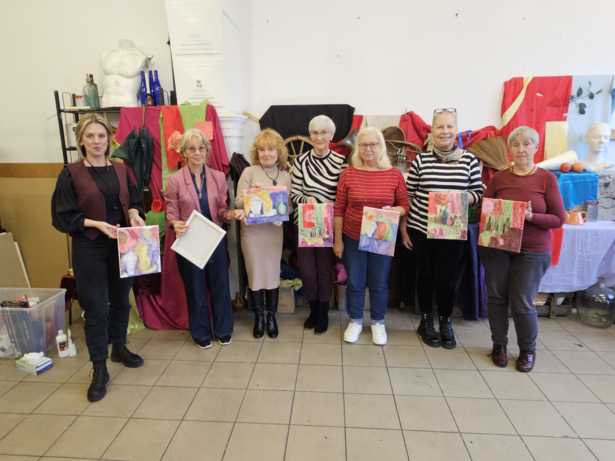 Warsztaty z seniorami pt. "Sztuka łączy pokolenia"!